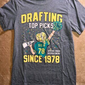 Sigma Alpha Medium Gray WKU Recruitment  Spring 2023‎ Cheer Pom Pom Shirt (T)